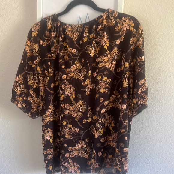 Treasure and Bond tie front top floral - Picture 6 of 7